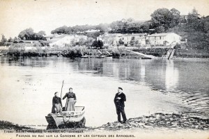 saint pierre d aurillac  gironde  passage du bac sur la garonne et les coteaux des arroques