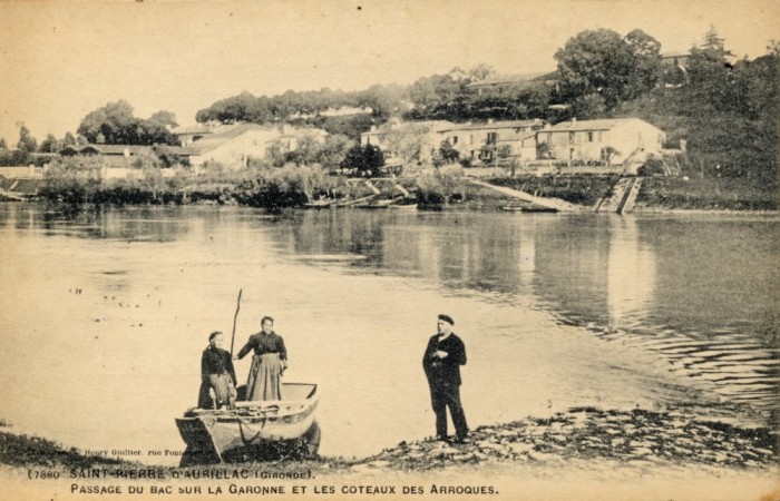 11  7880  saint pierre d aurillac  gironde  passage du bac sur la garonne et les coteaux des arroques