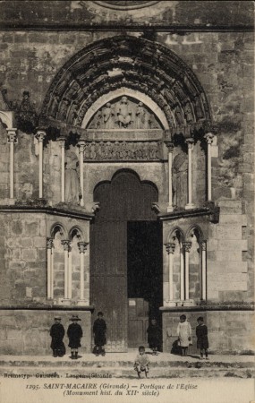 Saint Macaire Portique de l Eglise