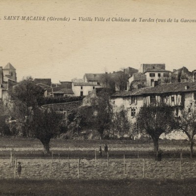 Saint Macaire Vieille Ville et Chateau de Tardes vus de la Garonne