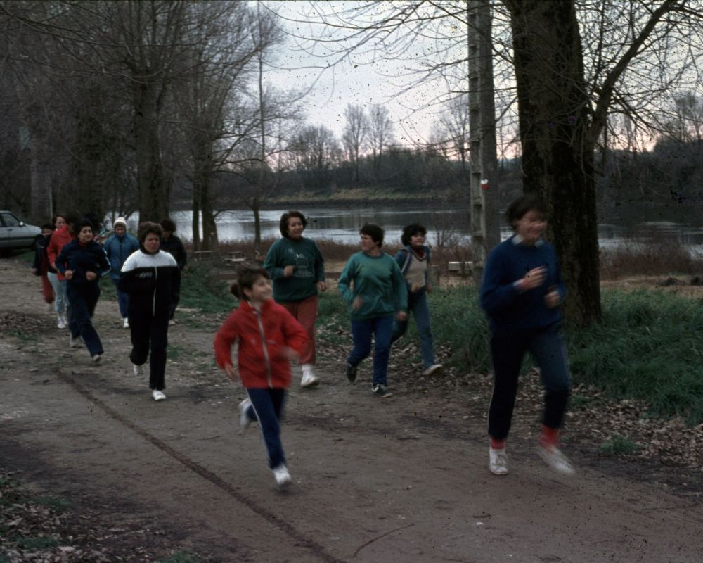 CROSS COUNTRY